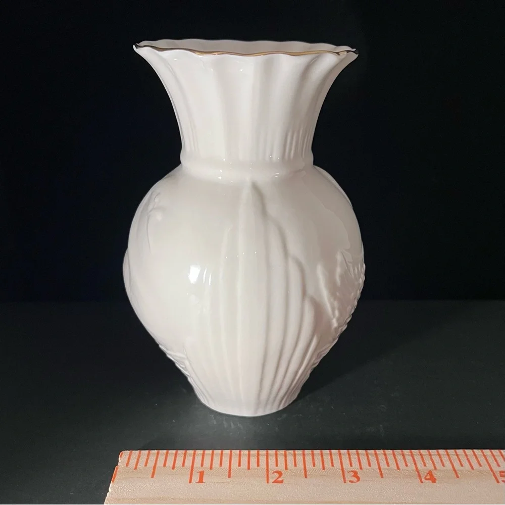 Vintage Belleek Ireland Collectors Society Kingfisher Swan Vase‎